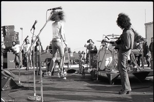 Hollywood Speedway Rock Festival: Wet Willie in performance, Jimmy Hall (vocals) leaping