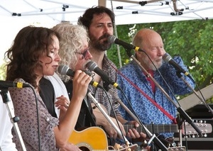 Sarah Lee Guthrie, Arlo Guthrie, Tao Seeger, and Pete Seeger performing at the Clearwater Festival