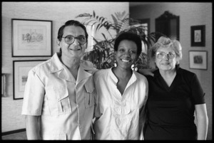 Cuban writer Nancy Morejón (center)