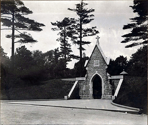 Pine Grove Cemetery : tomb