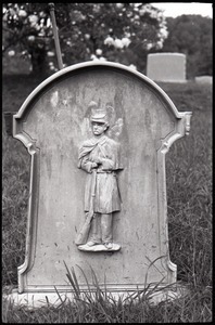 Gravestone of Samuel Heath (1884), 16th New York Infantry veteran (Civil War), Grassy Hill Cemetery (back of stone with carving of soldier in uniform)