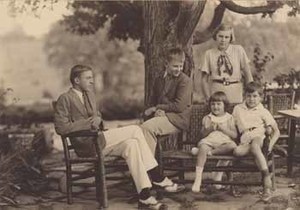 Group photograph of Leverett Saltonstall's children