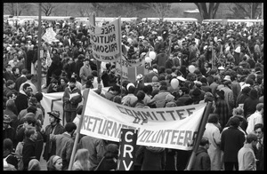 Crowd of protesters at the Counter-inaugural demonstrations, 1969, with the banner for the Committee of Returned Volunteers
