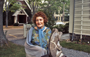 Grete Schuller with her sculpture of two lizards
