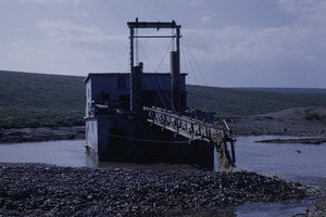 Placer gold dredge