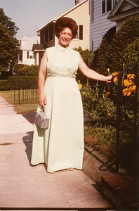 Deolinda Mello, in green dress