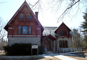 Hinsdale Public Library: exterior front