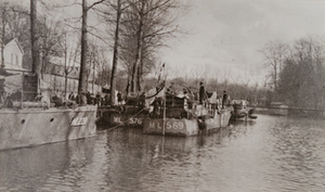 English submarine chasers docked along the Marne river