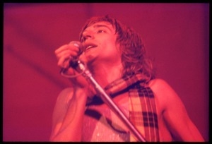 Rod Stewart in tartan scarf, performing with Faces, probably at the Reading Festival