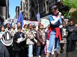 Cindy Sheehan speaking during the march opposing the War in Iraq (Susan Sarandon in the background)