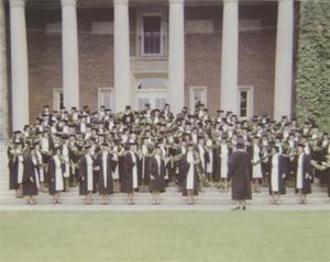1961 Graduates in front of the Wallace Library.