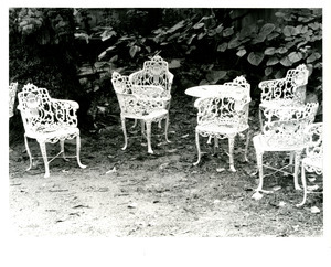 White chairs, E. Martello