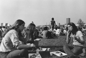 Spring Day, Picnics