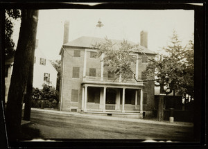Brick mansion near Larkin Mansion, Portsmouth, N.H., 1914