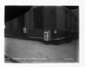 Sidewalk at Old State House, sec.6, 208 Washington St., Boston, Mass., November 20, 1904