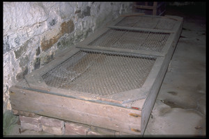 Vegetable storage bin