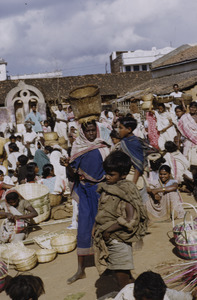 Women and children at the market in Ranchi