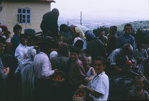 Labuništa market scene