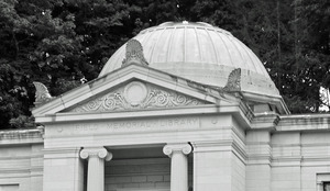 Field Memorial Library: close-up of exterior of front pediment and rotunda