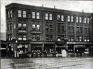 Fuller Building, Central Square