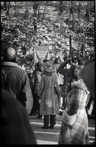 Crowd gathered to greet the Iran hostages at Highland Falls, N.Y.,looking up a hillside and banner reading 'There are no strangers here'