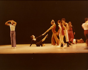 Luxuriation: Richard Jones (c) with dancers