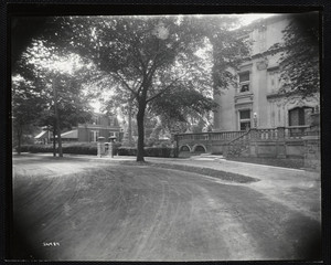 Brookline, MA J Sullivan house, Winslow Rd., Front entrance