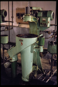 Oil processing plant: machinery