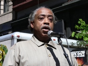 Al Sharpton addressing the crowd during the march opposing the War in Iraq