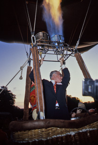 Malcolm Forbes firing up hot air balloon