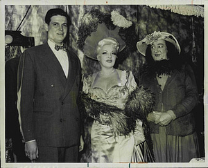 Mae West and Ray Bourbon (as Bowery Rose)