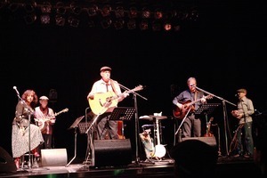 Jim Kweskin Jug Band performing in Japan: L. to r.: Maria Muldaur, Bill Keith, Jim Kweskin, Geoff Muldaur, unidentified