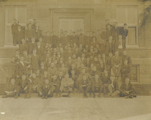Class of 1912 in front of Clark Hall