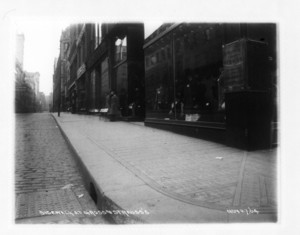 Sidewalk at Gross & Strauss's, Washington St., east side, Boston, Mass., November 27, 1904