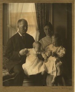 Florence Chapin Moodey Lyman and Frank Lyman Sr. seated with children