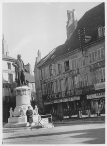 Eleanor Manheim in Langres, France