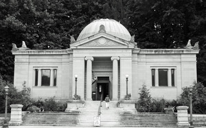 Field Memorial Library: view of the front of the building