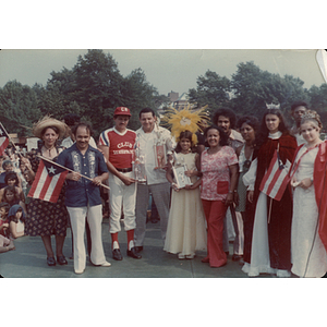 Carmen Pola and a group of attendees of the Festival Puertorriqueño