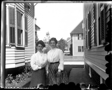 Evelyn + EKS Between houses on Sumter St.