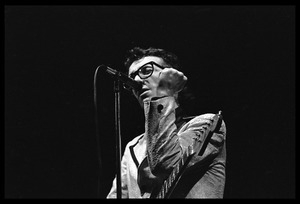 Elvis Costello and the Attractions in concert: Elvis Costello in close-up