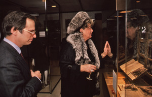 Shelley Winters with Kevin Lewis at the Something for the Boys exhibit