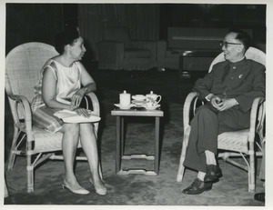 Shirley Graham Du Bois and Guo Moruo sitting and talking
