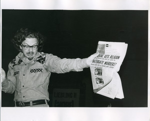 Art Kunkin holding up newspaper
