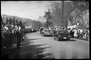 Crowd lining the road to greet the Iran hostages at Highland Falls, N.Y.