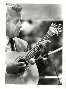 Manuel Leite playing Portuguese fado with 12-string guitar