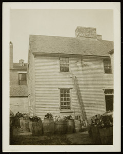 House on corner, diagonally across from the Chase House, Portsmouth, N.H., 1916