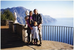 Sommer family on Terrazzo dell'lnfinito in Villa Cimbrone