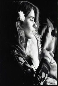 May Day concert at West Potomac Park: woman playing an autoharp