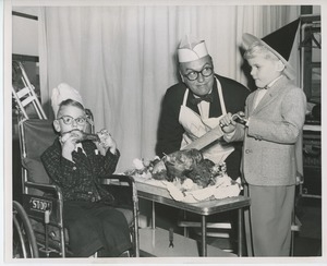 Dave Garroway with patients at Thanksgiving