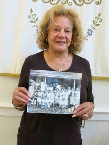 Lee Van Allen at the Martha's Vineyard Mass. Memories Road Show